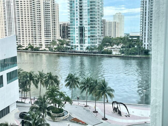 Building Photo - 300 S Biscayne Blvd