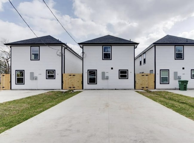 Foto del edificio - 8124 Sterlingshire St