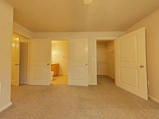 Building Photo - WINTER SPECIAL ~ $920 OFF FRIST MONTH RENT