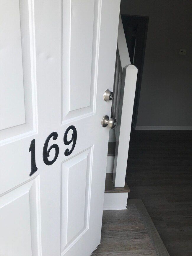 Building Photo - 169 Kitty Hawk Sq