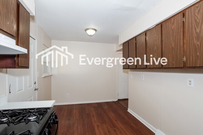 Foto del edificio - 651 Fairborn Rd