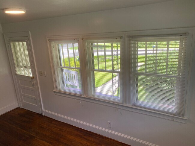 Foto del edificio - 1317 Highland Dr