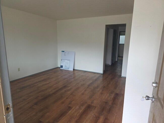 Foto del edificio - 300 Whitesell Ave W