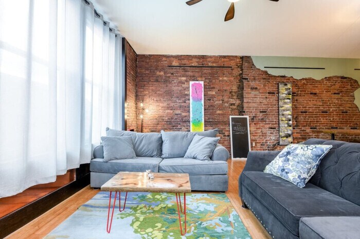 Primary Photo - Cityscape Elegance: Stylish Skyline Views ...