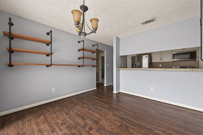 Building Photo - 10318 Buffalo Bend Dr