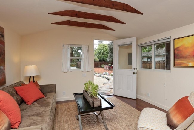 Foto del edificio - 530 Barron Ave