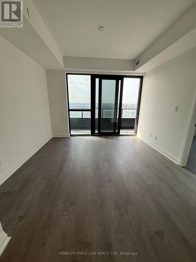 Photo du bâtiment - 4015 The Exchange