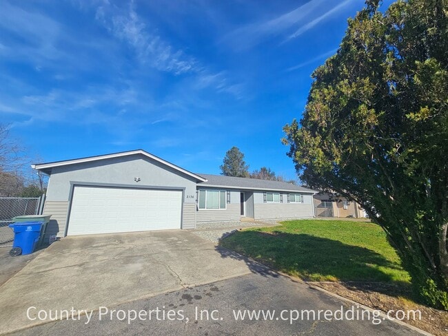 Building Photo - House with Huge Shop in the Heart of Redding Available Now!