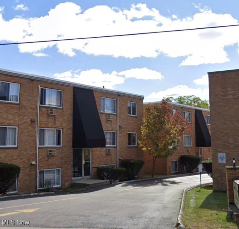 Primary Photo - 20365 Lorain Rd