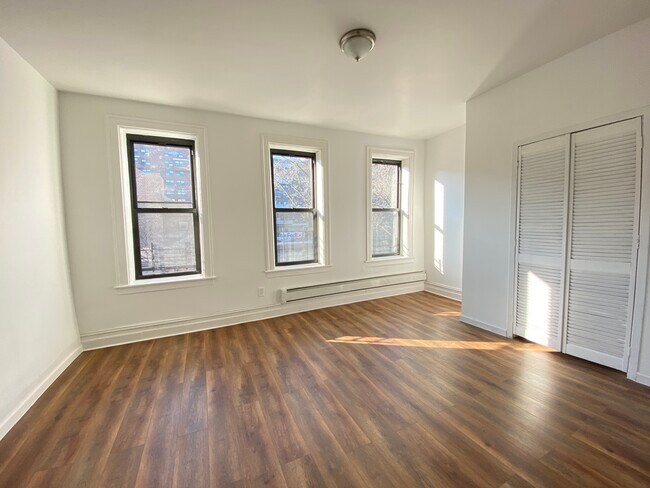 Building Photo - 2264 Webster Ave