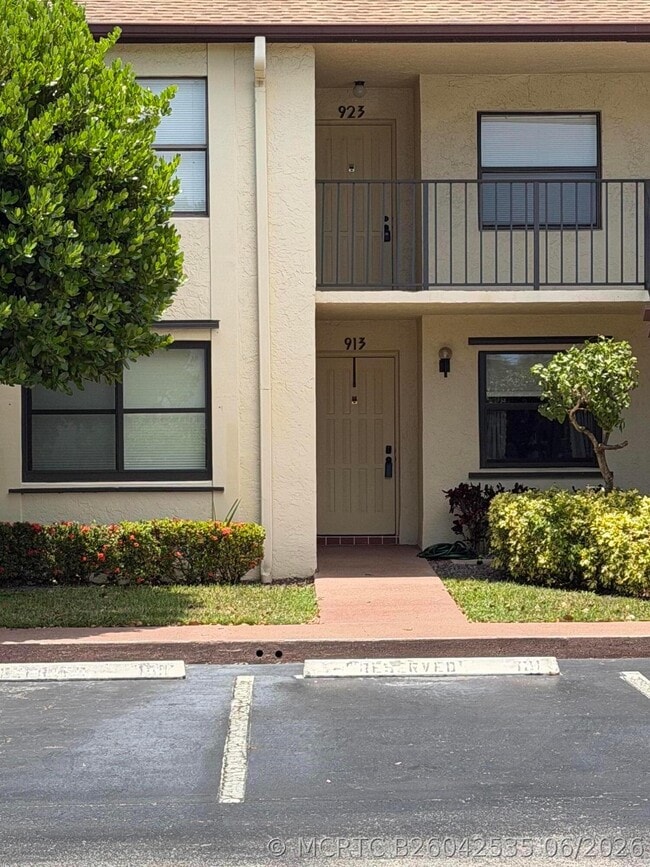 Building Photo - 7879 Willow Spring Cir N
