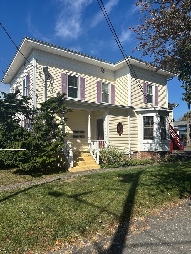 Building Photo - 26 Maple Ave