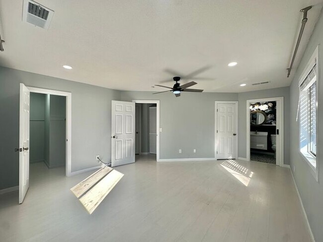 Foto del edificio - Charming Newly Remodeled 3-Bed, 2.5 Bath 2...