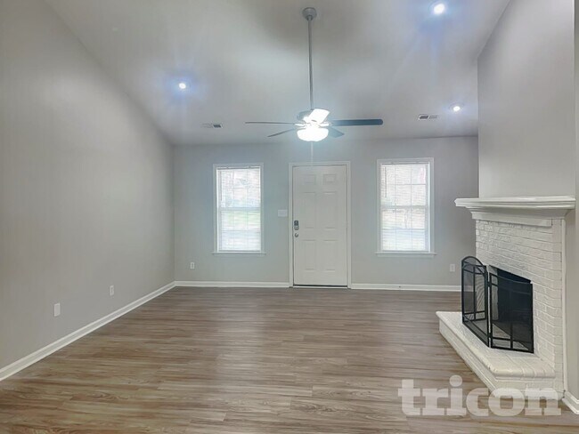 Foto del edificio - 217 Clear Springs Ct