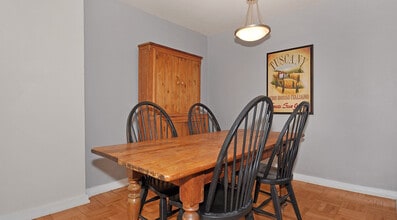 Building Photo - 90 Heath St W