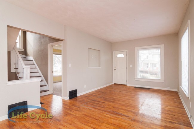 Building Photo - 138 Travis St NE