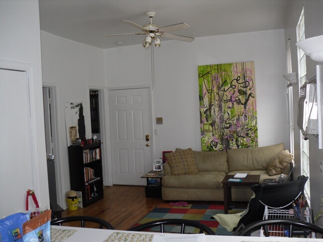 Building Photo - 2321 W Belmont Ave