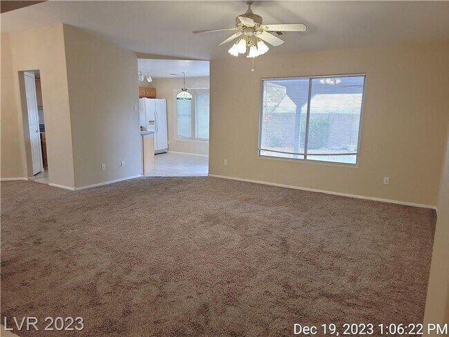 Building Photo - BRIGHT AND AIRY SINGLE-STORY IN HENDERSON