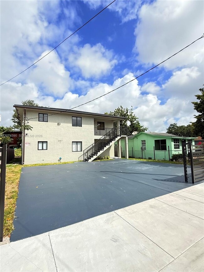 Building Photo - 2057 Washington Ave