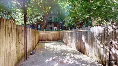Building Photo - 318 E 89th St