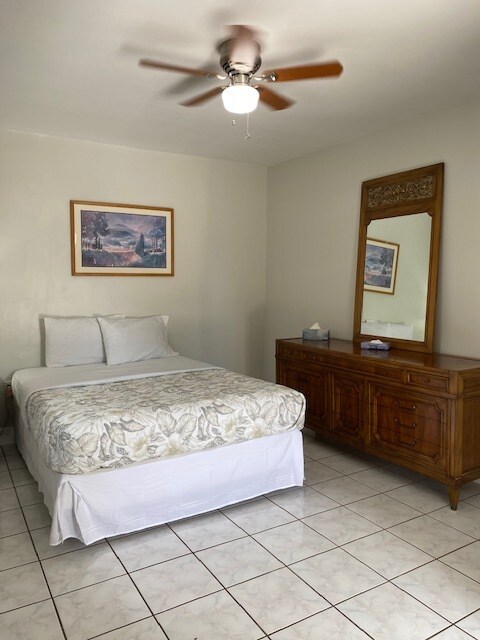 MASTERBEDROOM - 6800 Simms St