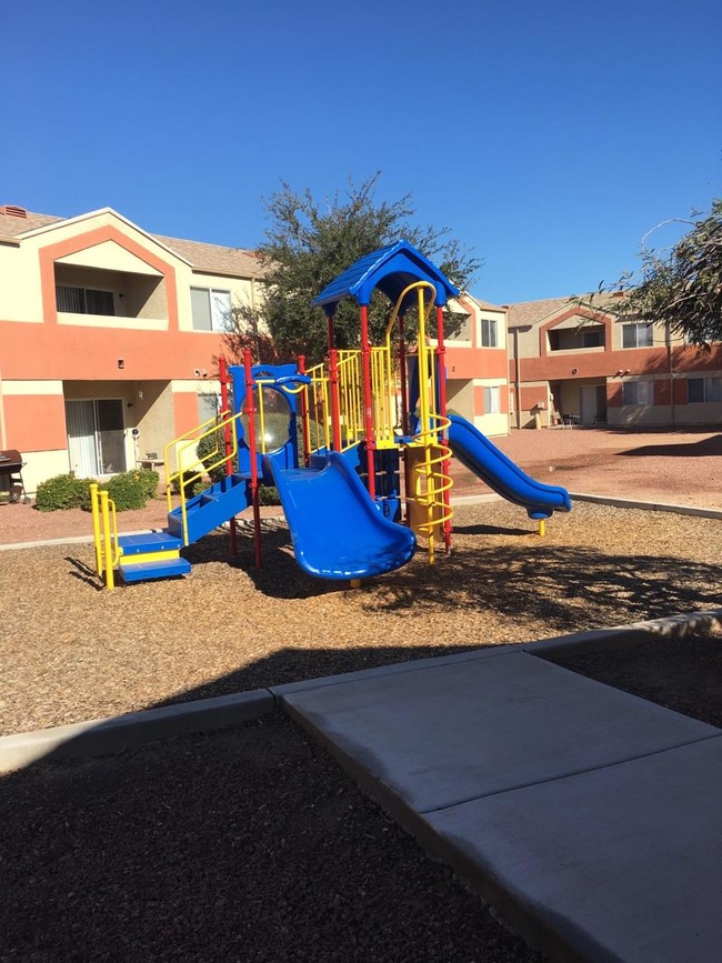 Juegos infantiles - Saguaro Gardens