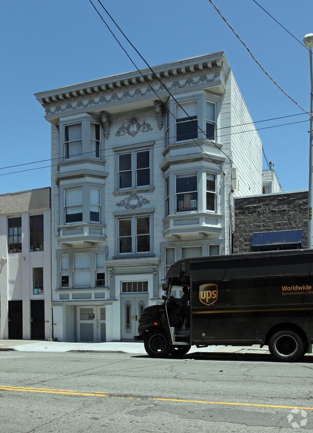 Building Photo - 359-363 S Van Ness Ave