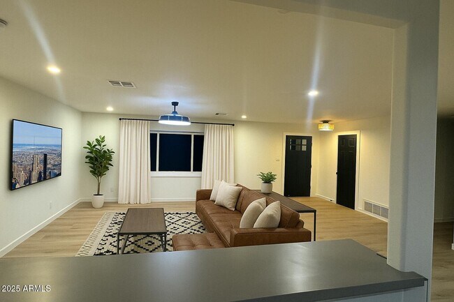 Building Photo - 3109 E Cholla St