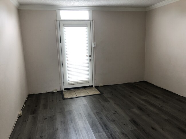 Looking back at entrance - 3005 Highland Rd