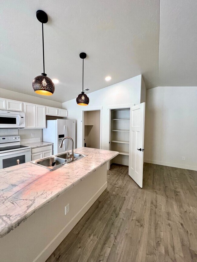 Foto del edificio - Single Family Home for Rent in Rifle