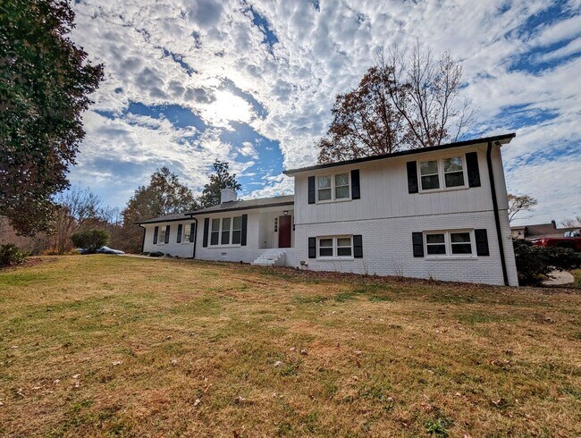 Foto del edificio - DUPLEX-Upstairs Unit | 3 Bedroom 2 Bathroo...