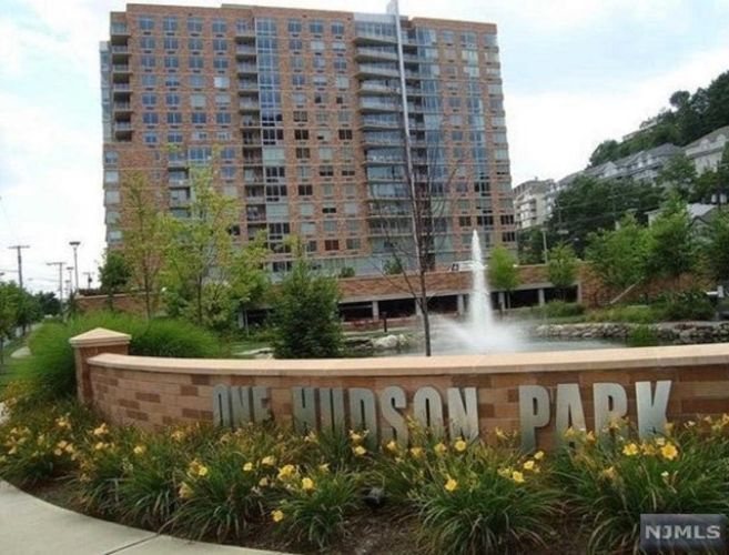 Primary Photo - 1611 Hudson Park