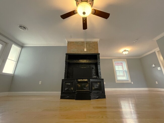 Sala de estar - 209 College Ave