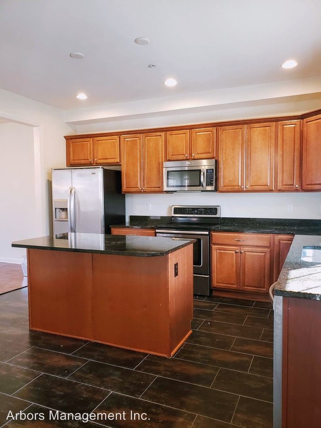 Building Photo - 3 br, 3.5 bath House - 2800 Jane Street