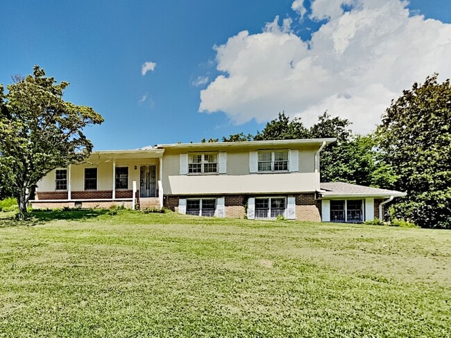 Building Photo - 2175 Surrey Trl