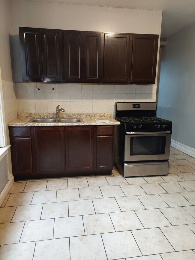 Foto del edificio - 3422 W Armitage Ave