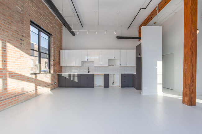 Foto del edificio - Newly renovated Soho Loft style units in t...