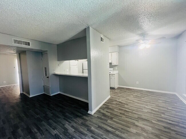 Foto del edificio - 6929 Timbercreek-114