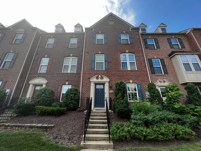 Foto del edificio - Charming 3 BR/2 Full BA & 2 Half BA Townho...