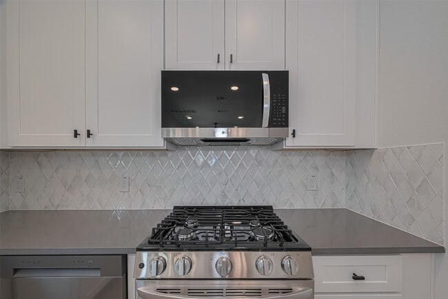Foto del edificio - 1340 W 24th St