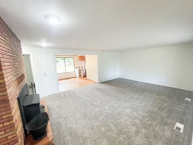 Foto del edificio - 3 Bedroom, 2 bath house in Moyina Heights