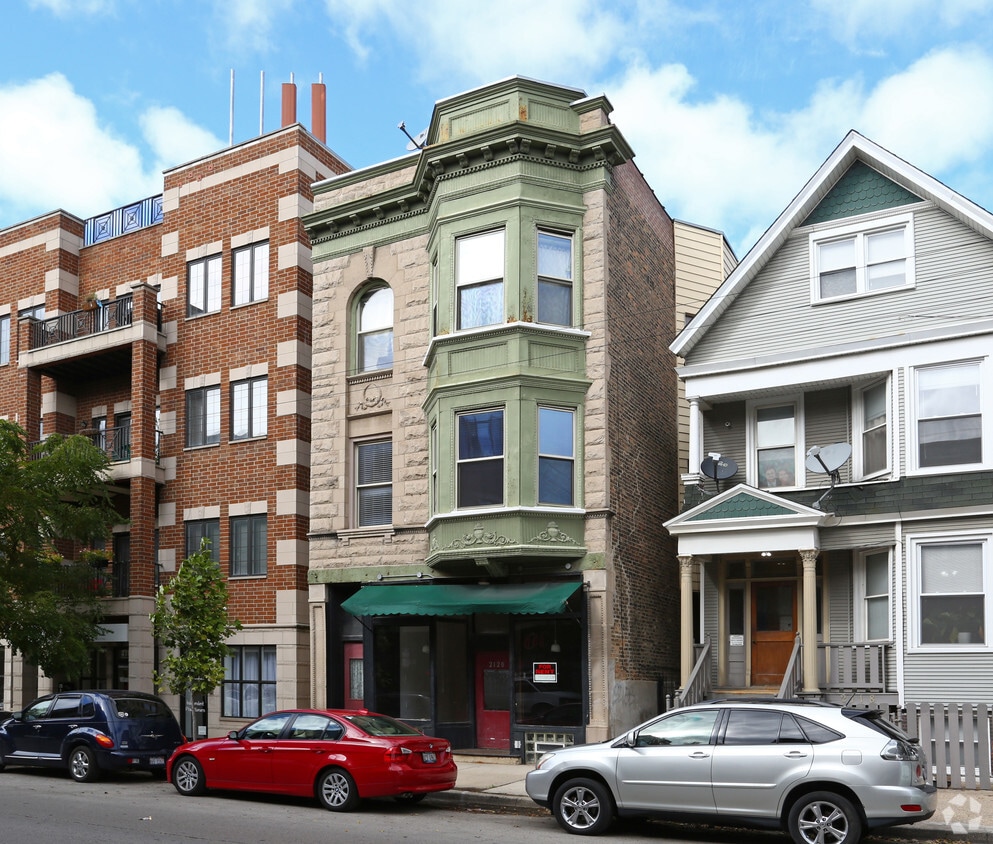 Building Photo - 2120 W Belmont Ave