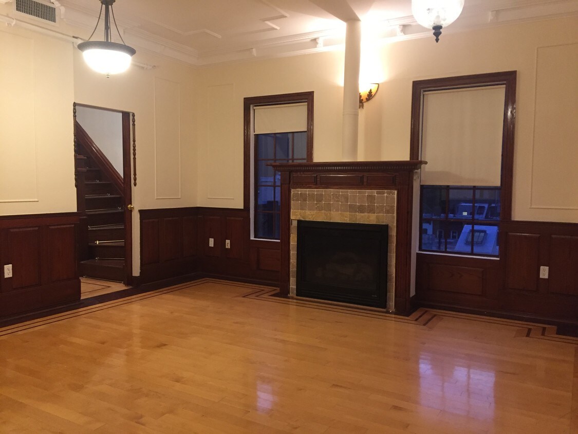 Primary Photo - 306 E 52nd St