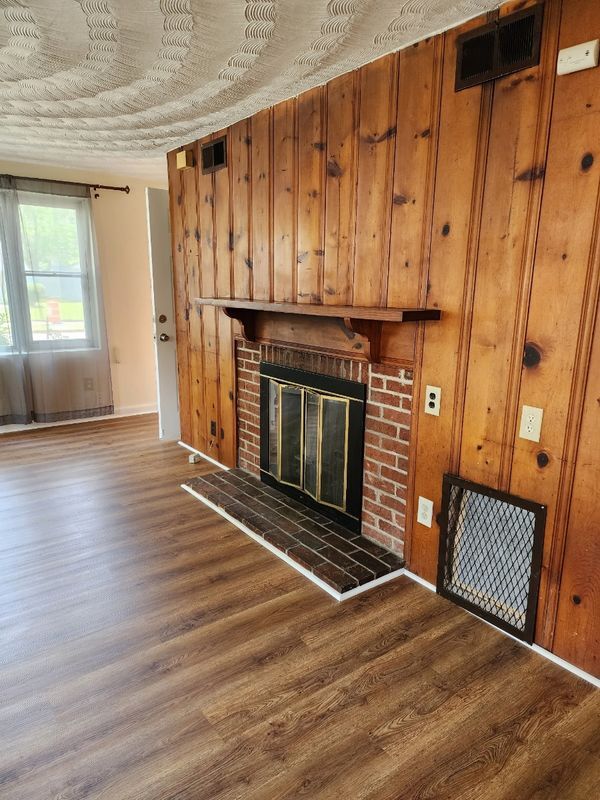 Building Photo - 3556 Riverside Dr