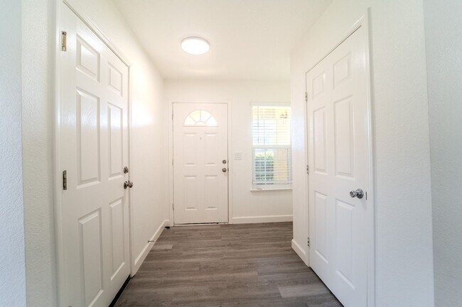 Foto del edificio - ASK ABOUT OUR HALF OFF MOVE IN SPECIAL!!