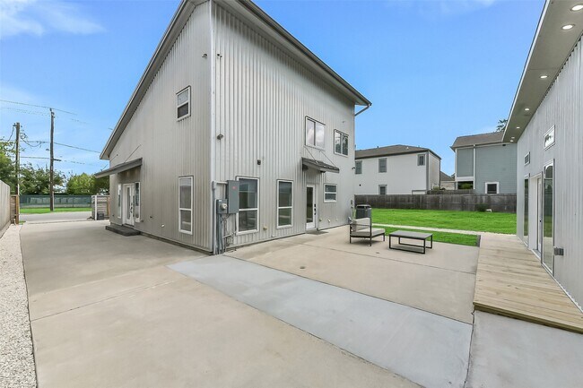 Foto del edificio - 1813 Crockett St