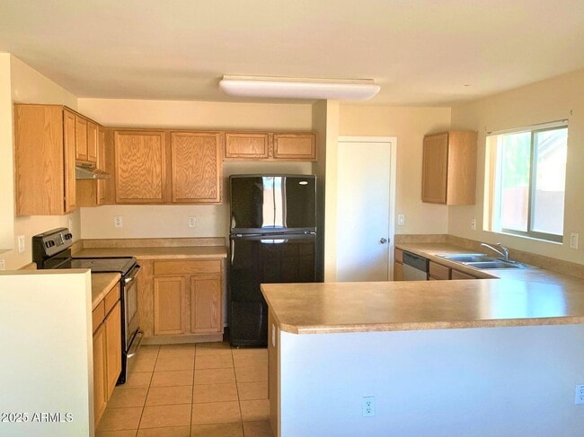 Foto del edificio - 6698 E Summerset Rd
