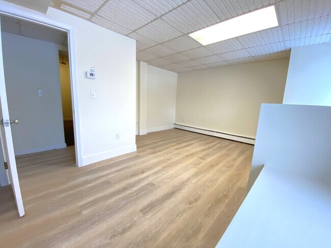 Building Photo - 15 Sanborn St