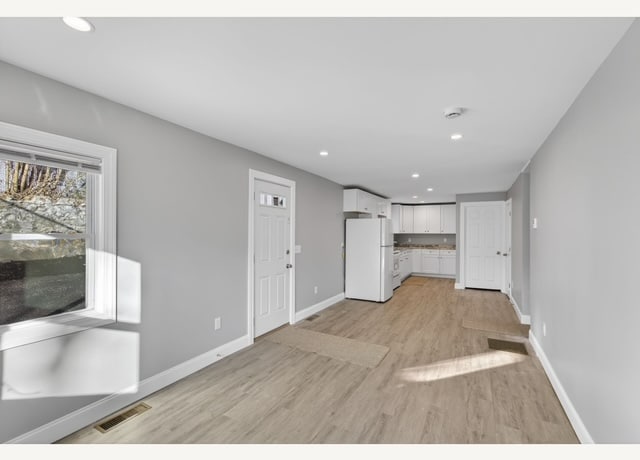 Building Photo - 122 Brookside Ave