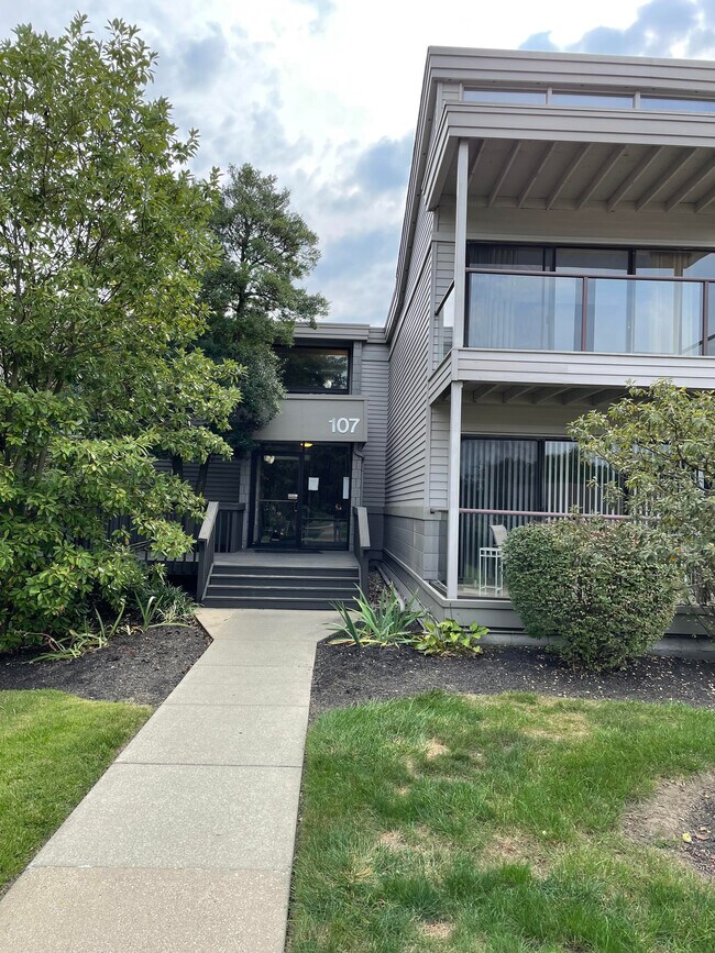 Exterior - 107 Winding Way